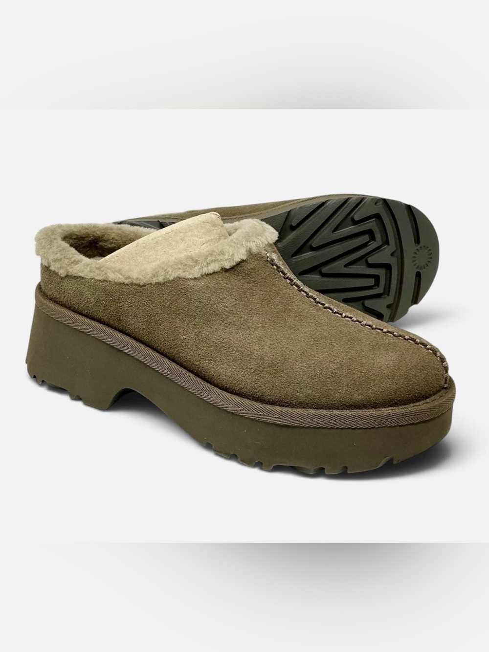 UGG New Heights Cozy Clog Platform Heel Hickory Suede Fleece Size 8 NIB